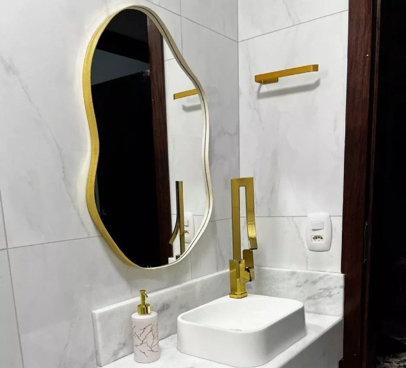 Espelho Roma 70x50 com Moldura em Couro (várias cores)