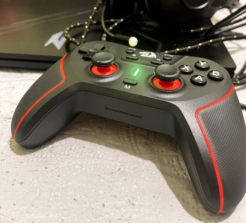 Controle Gamer Redragon Ephemera Preto e Vermelho USB G713