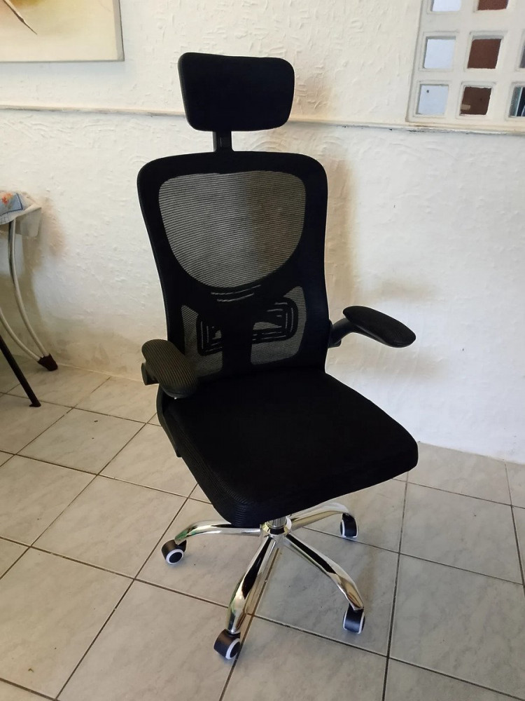 Cadeira Ergonômica Ravena Apoio Lombar Preto