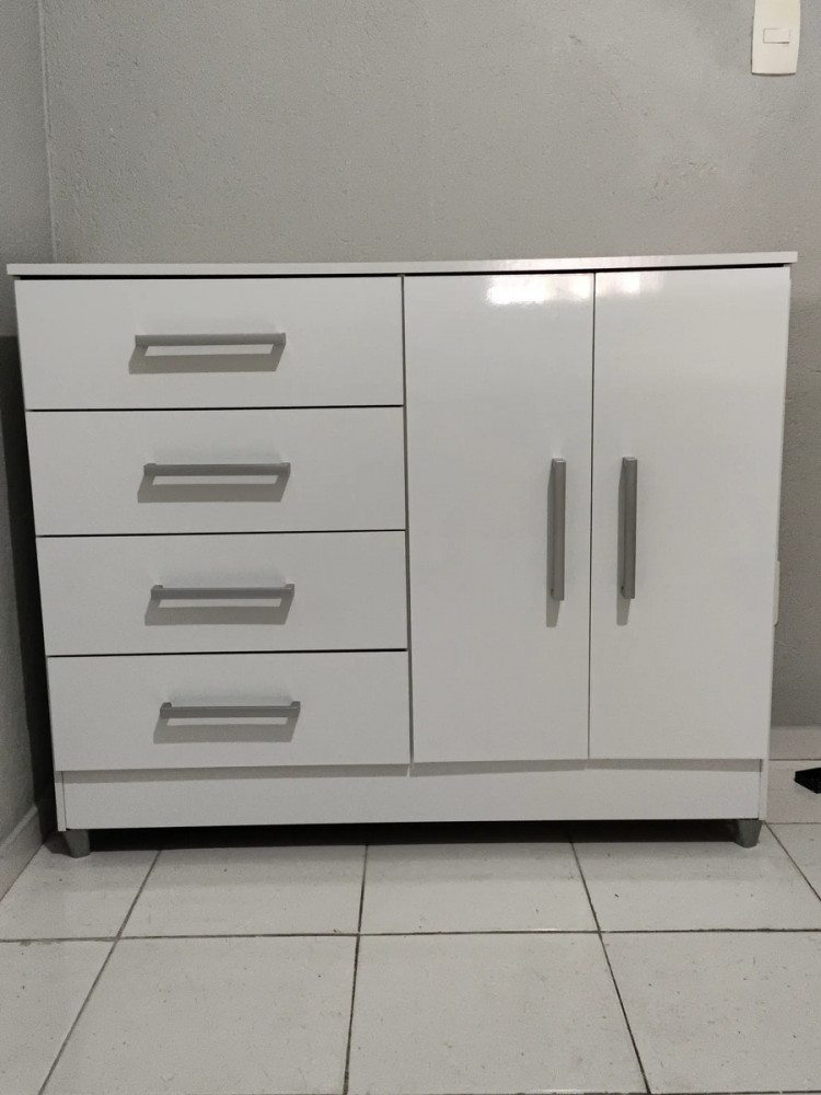 Cômoda 4 Gavetas 2 Portas para Quarto FG Chocolate