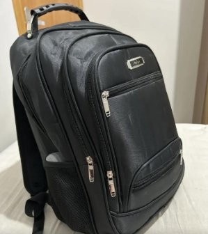 Mochila Masculina Impermeável Preta Lisa Exec