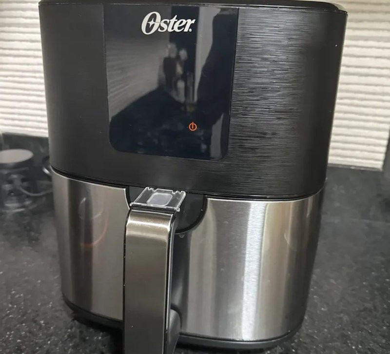 Fritadeira Elétrica Oster 4,8L, 1500W, Inox e Painel Touch