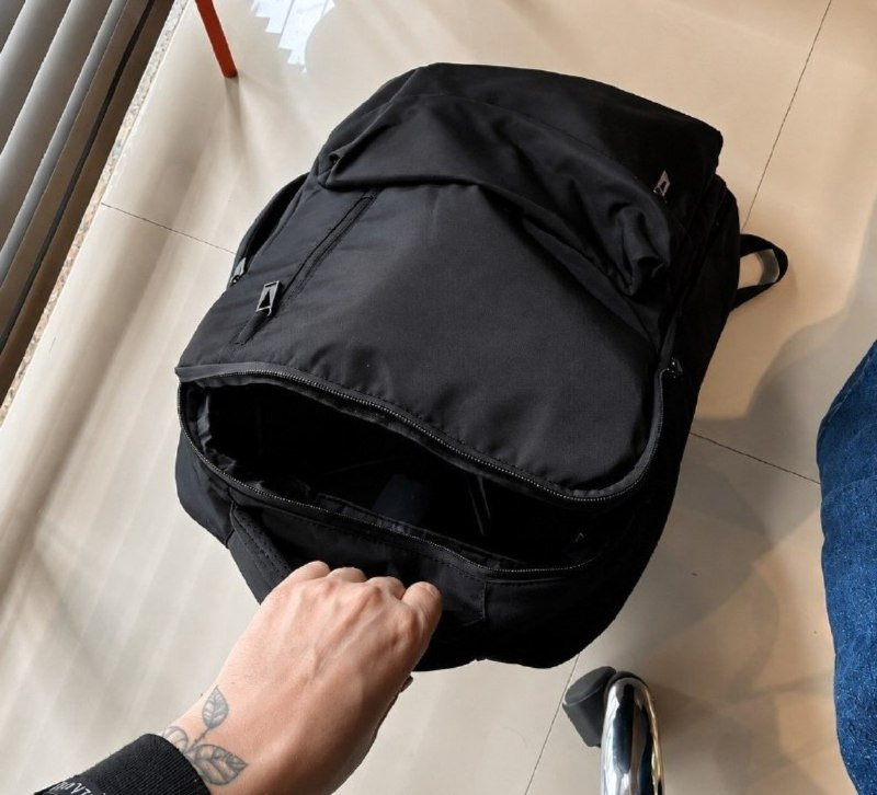 Mochila Expansível de 25L a 40L com USB e Impermeável
