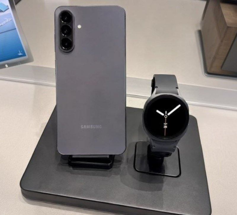 Samsung Combo: Galaxy A57 5G, 256GB, Cinza + Galaxy Watch8 BT 40mm