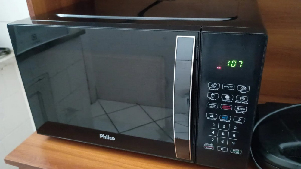 Micro-ondas Philco 28L Limpa Fácil 1100W