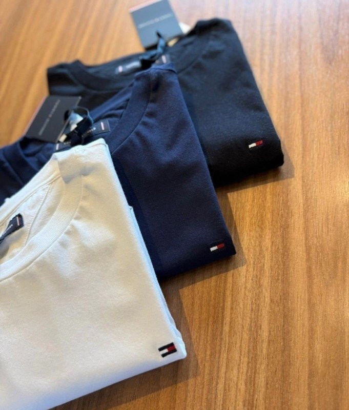 Kit com 3 Camisetas Tommy Hilfiger Essential