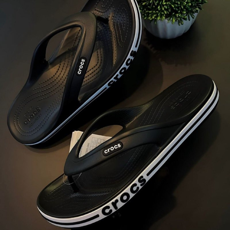 Chinelo Crocs Bayaband Flip Black/white
