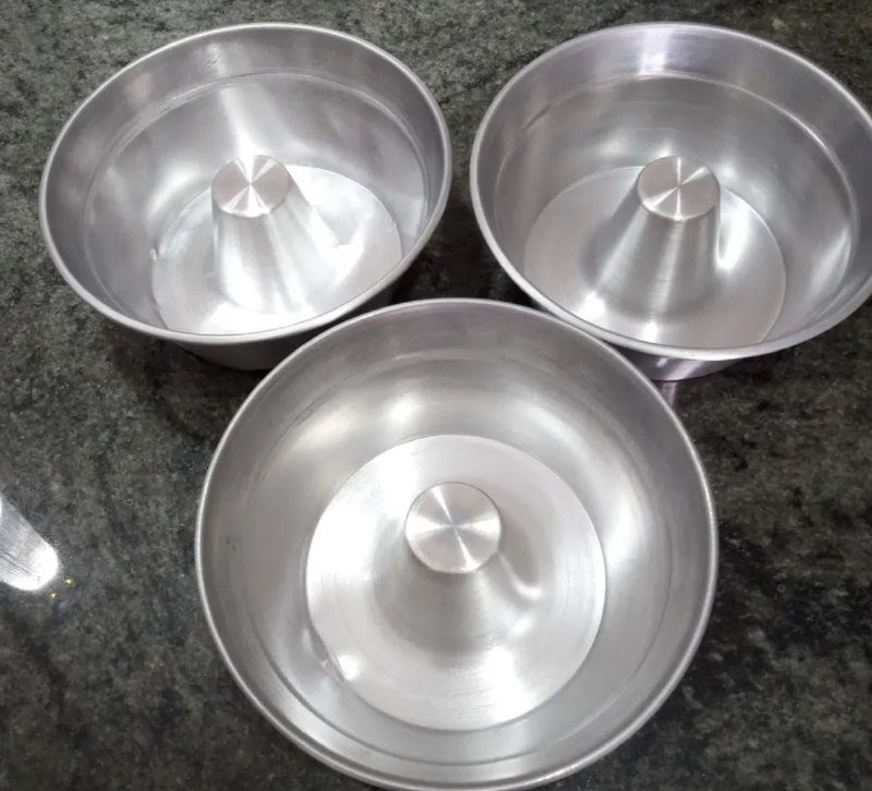 Kit 3 Formas De Bolo Assadeira Redonda Com Furo