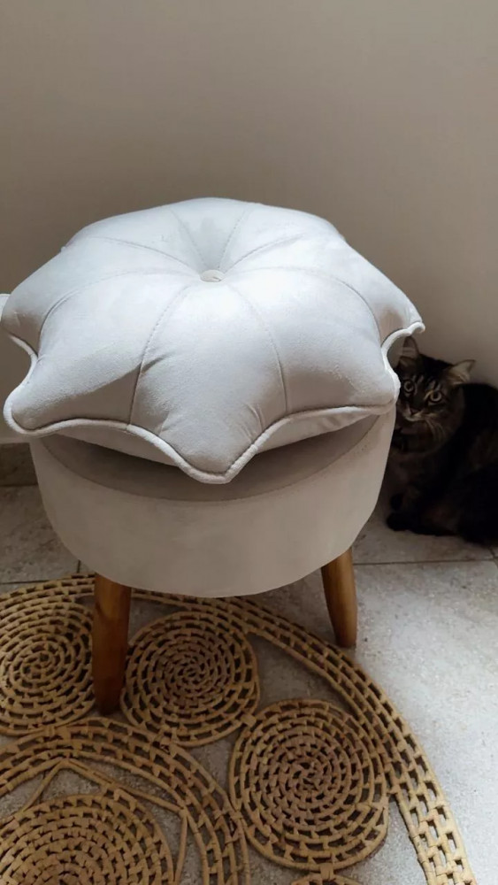 Puff Pétala Decorativo Banqueta Pés Palito