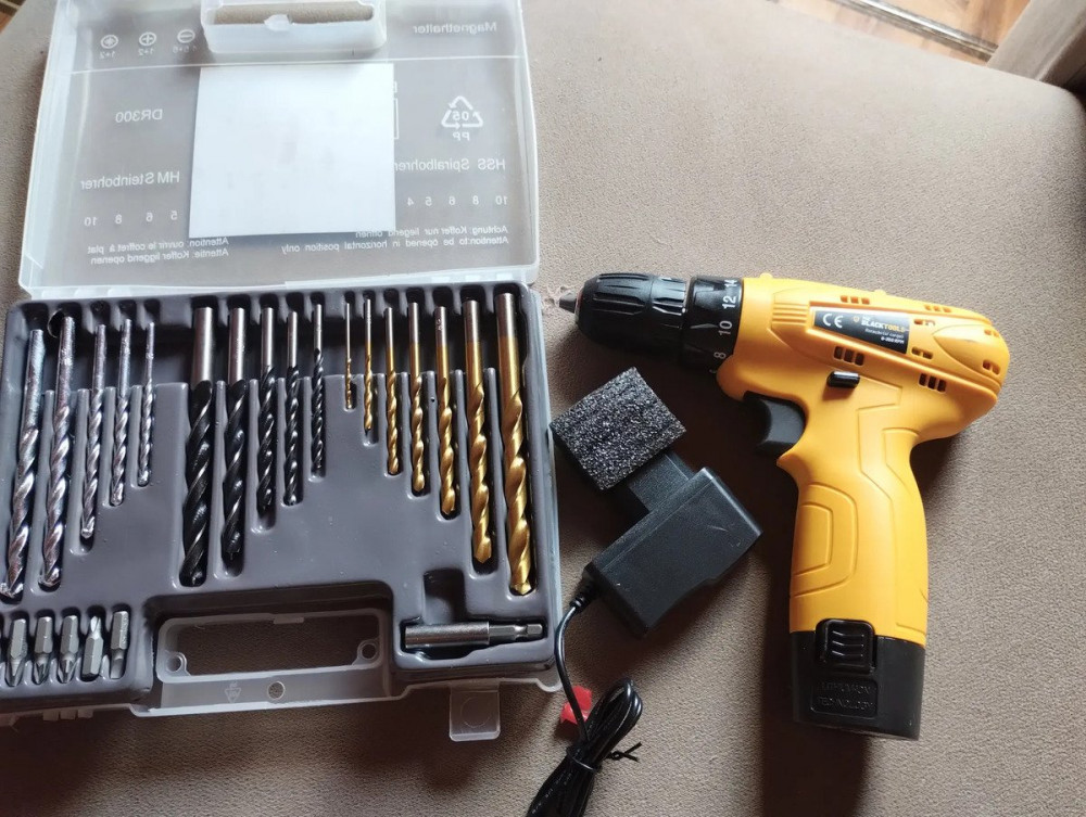 Parafusadeira 3/8 com Bateria TB12A 300P