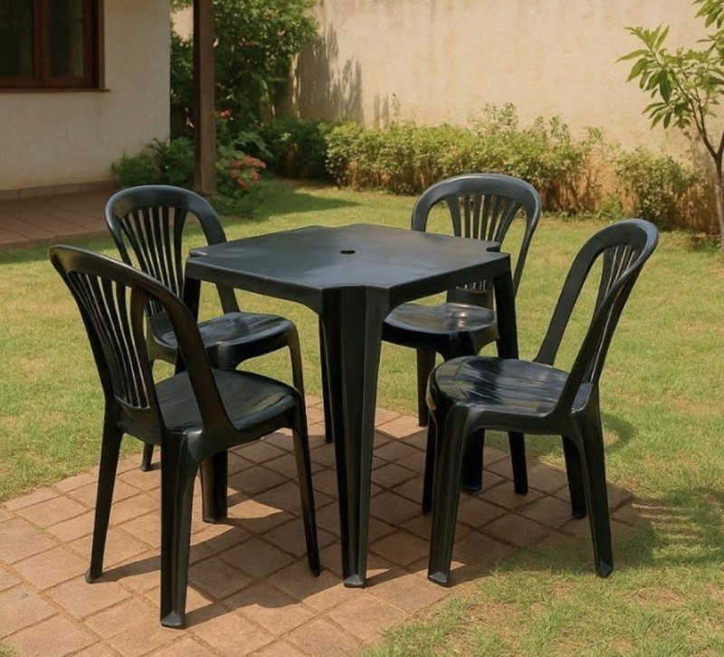 Kit Mesa Plástico Quadrada com 4 Cadeiras Bistrô 70cm