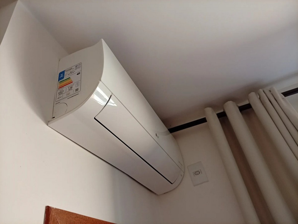 Ar Cond LG Inverter 12.000 Btus Frio R-32