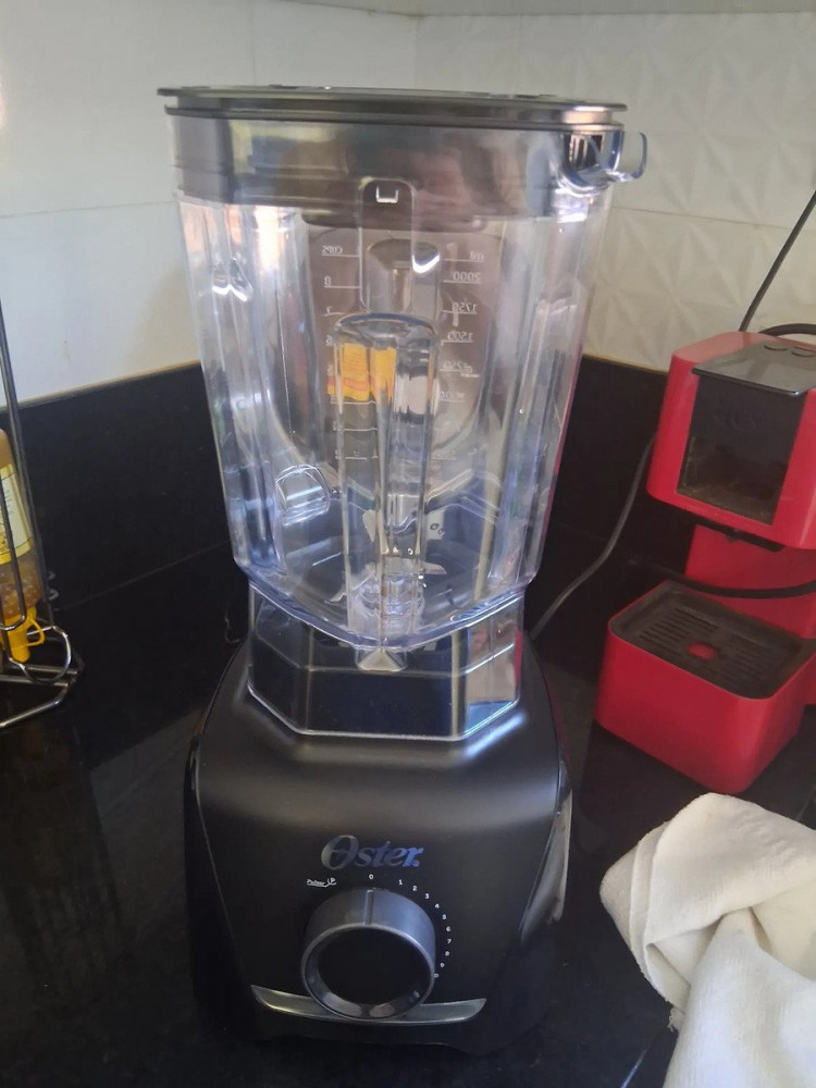 Liquidificador Oster OLIQ610 1400W 3,2L Preto