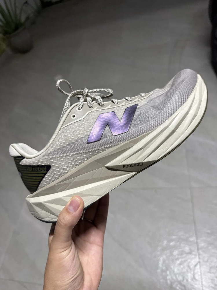 Tênis Masculino New Balance Fuelcell Rebel V5