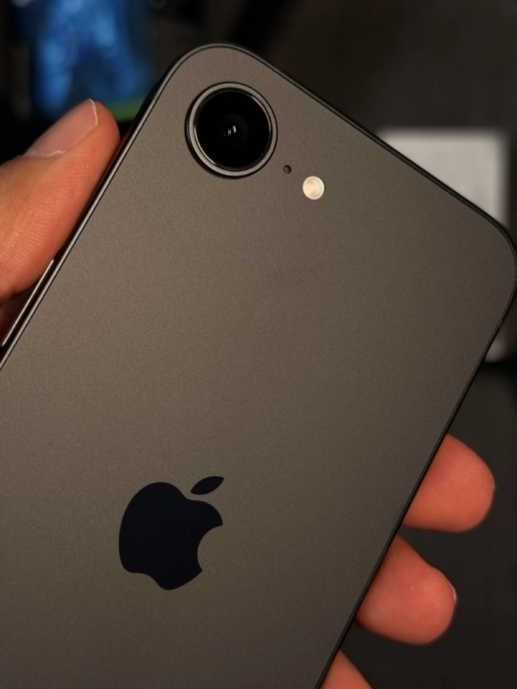 Apple iPhone 16e 128GB - Preto