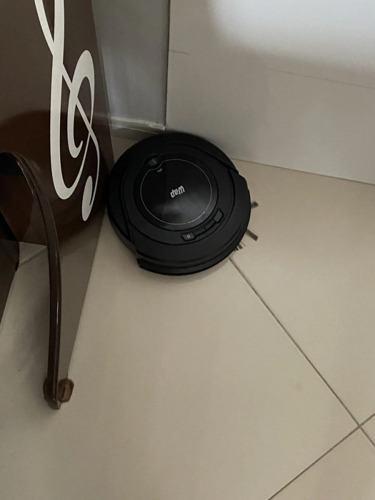Aspirador Robô W90 varre, aspira e passa pano