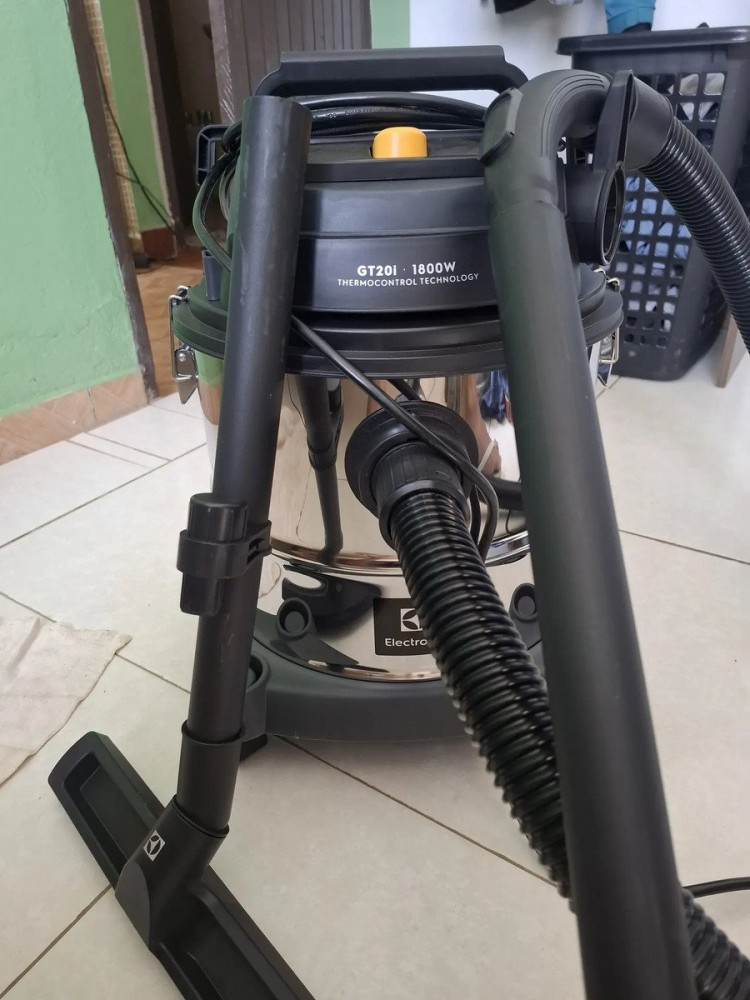 Aspirador Pó e Água Electrolux Sopro 1800W 20L