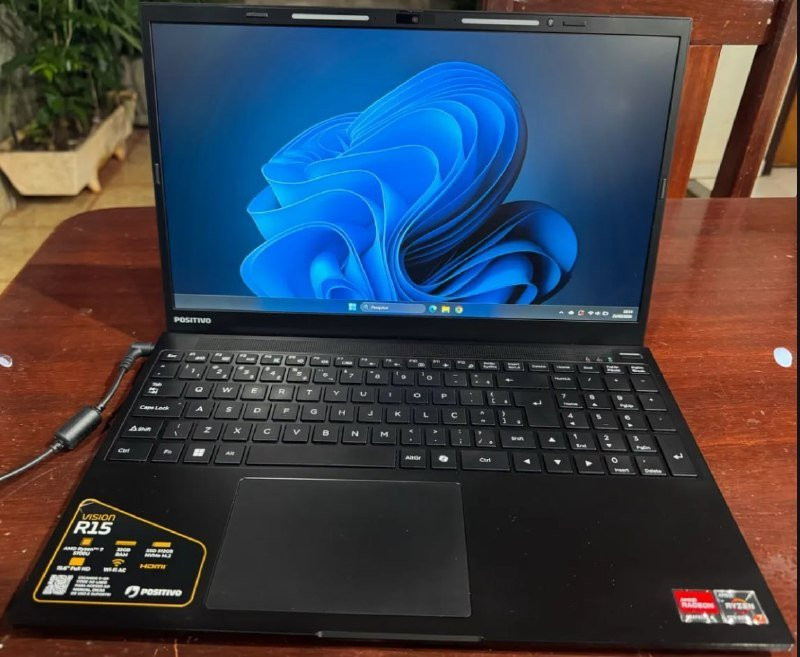 Notebook Positivo Vision R15M AMD Ryzen 5-5625U Linux 8GB RAM 256GB SSD