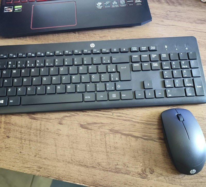 Combo de Teclado e Mouse Ergonômico Sem Fio HP 230