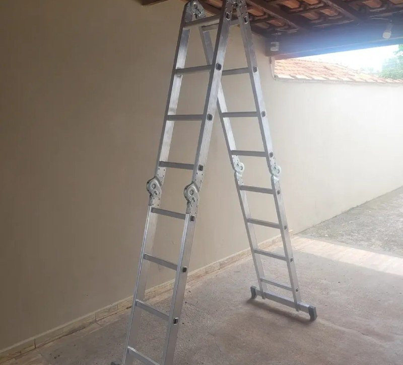 Escada Articulada 4x4 em Alumínio 16 Degraus