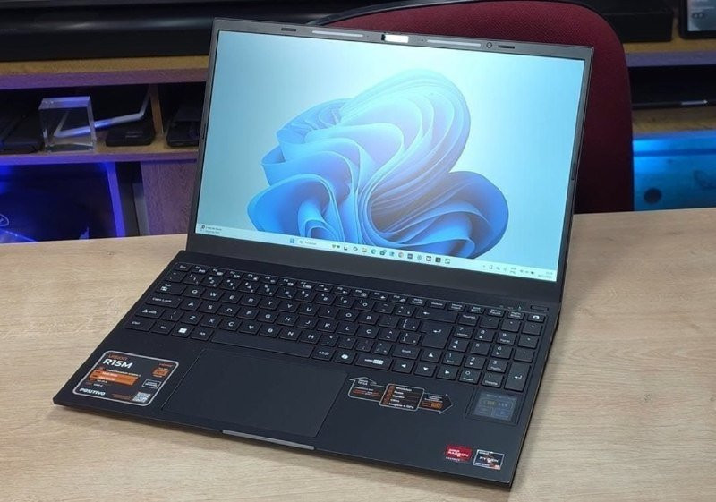 Notebook Positivo Vision R15M, Ryzen 5-5625U, 16GB RAM, 512GB SSD, Tela 15,6 IPS Full HD, Mini Tela 1,54 IPS, Linux Debian