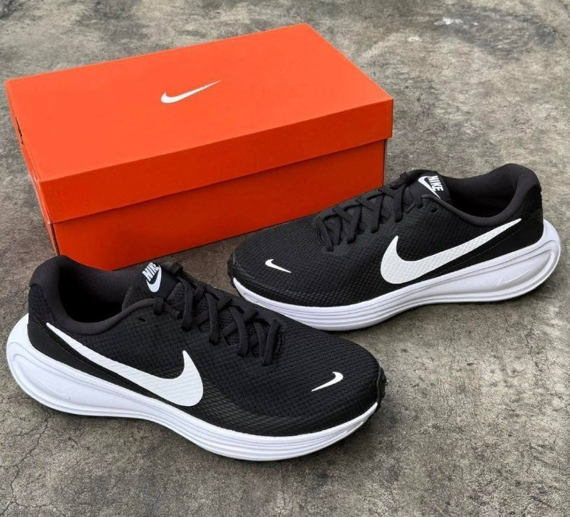 Tênis Nike Revolution 8
