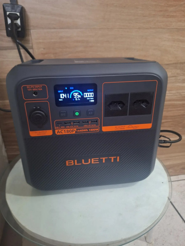 Estação de Energia Solar Bluetti AC180P 1800W
