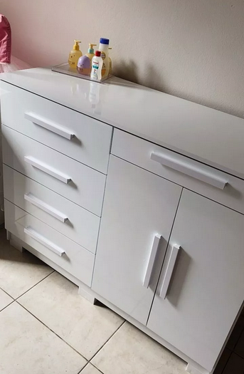 Cômoda Tailândia 2 Portas 5 Gavetas