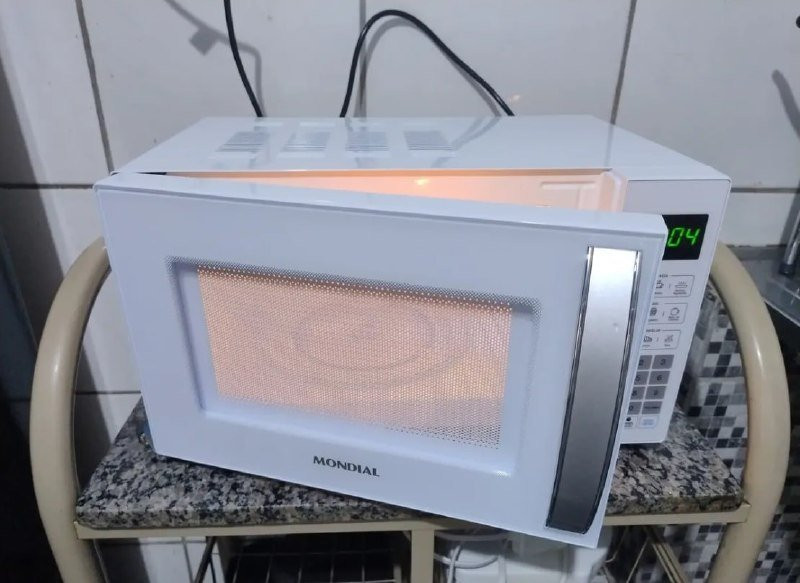 Micro-Ondas Mondial 1200W 21L 110V