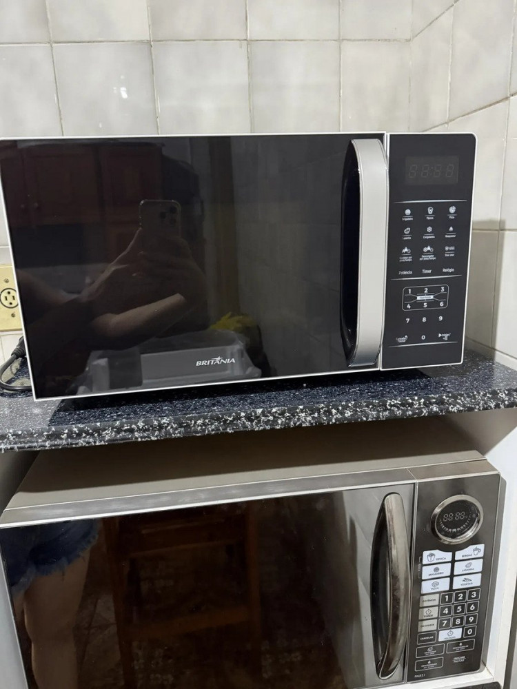 Micro-ondas Britânia Bmo23 20L Preto