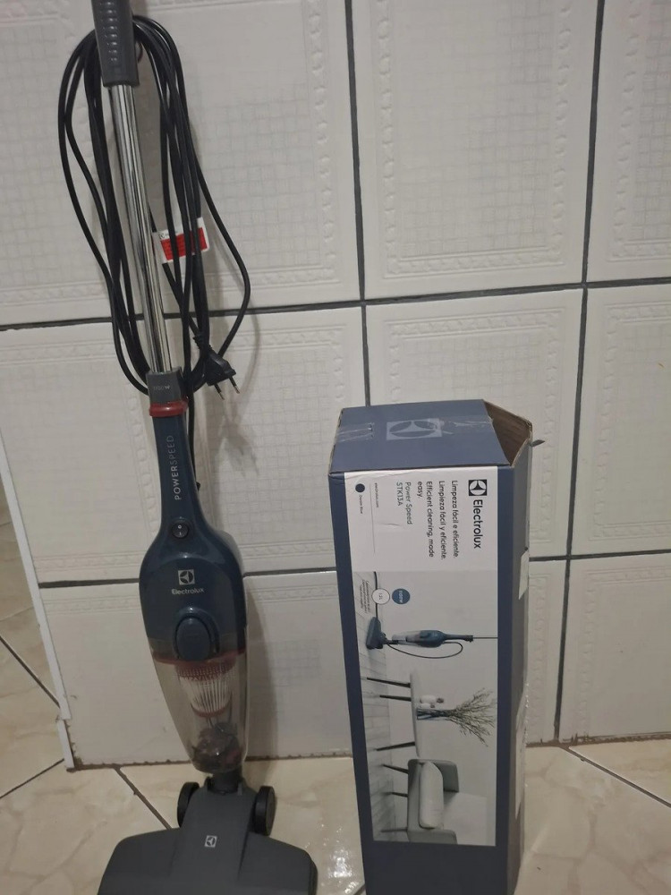 Aspirador de Pó Electrolux 1100W HEPA Vertical