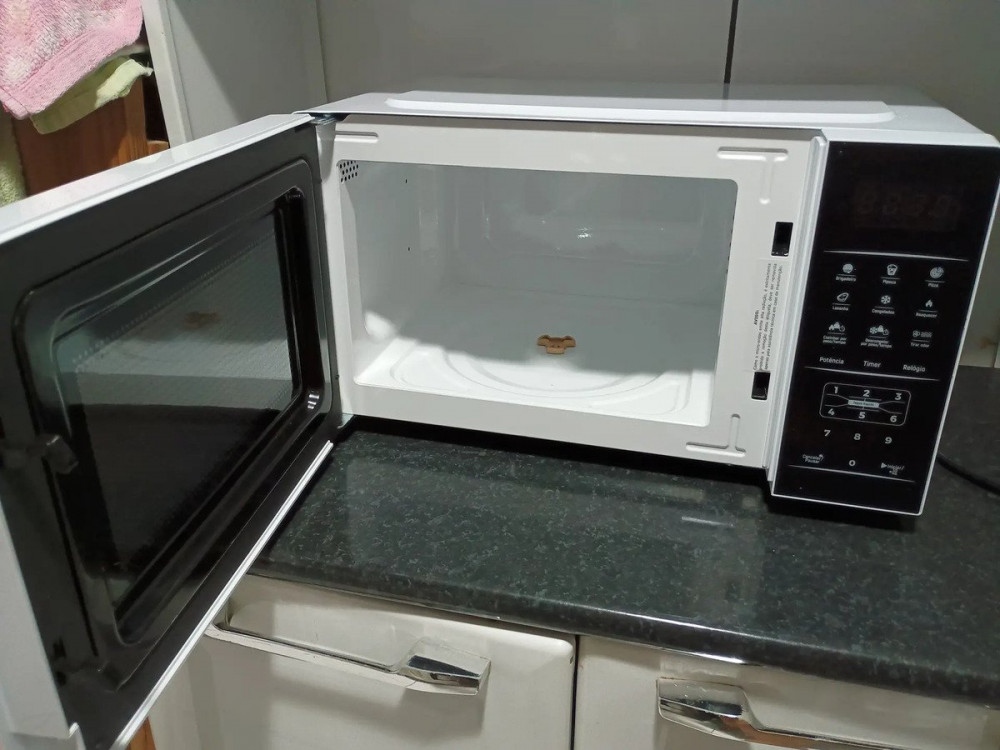 Micro-ondas Britânia BMO23 20L