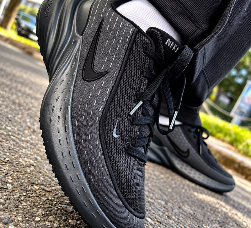 Tênis Nike Uplift SC