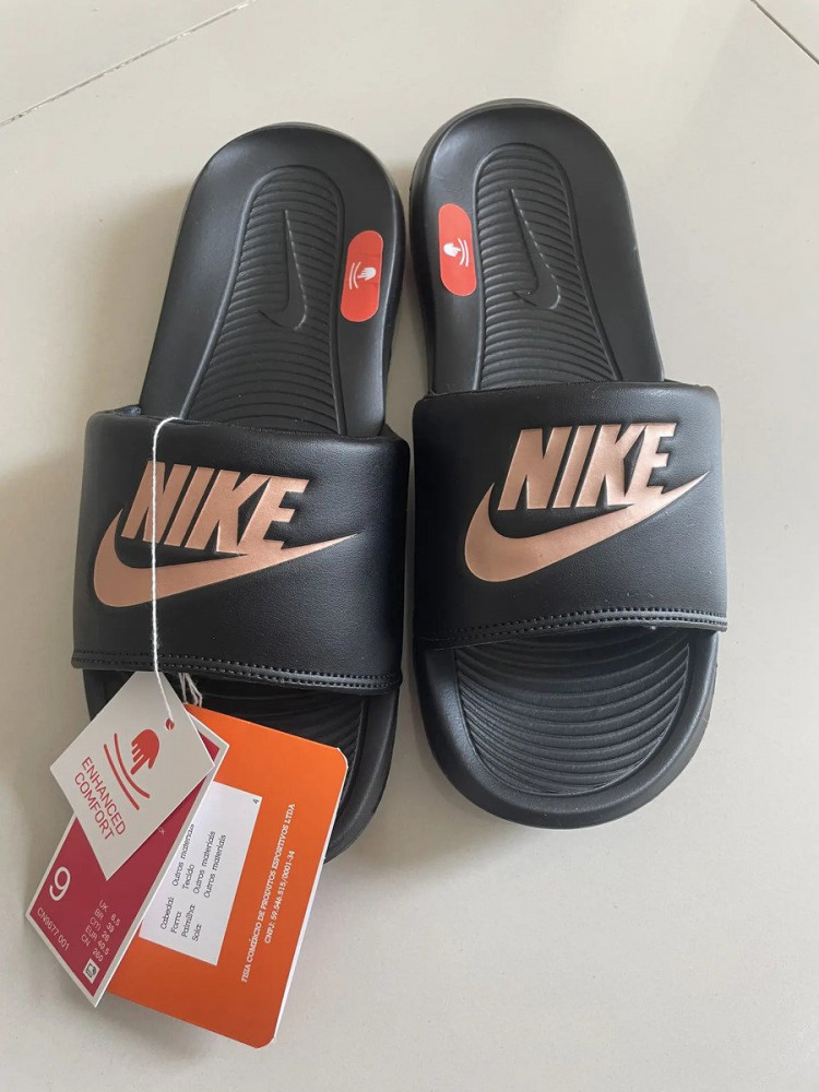 Chinelo Nike Victori One Preto