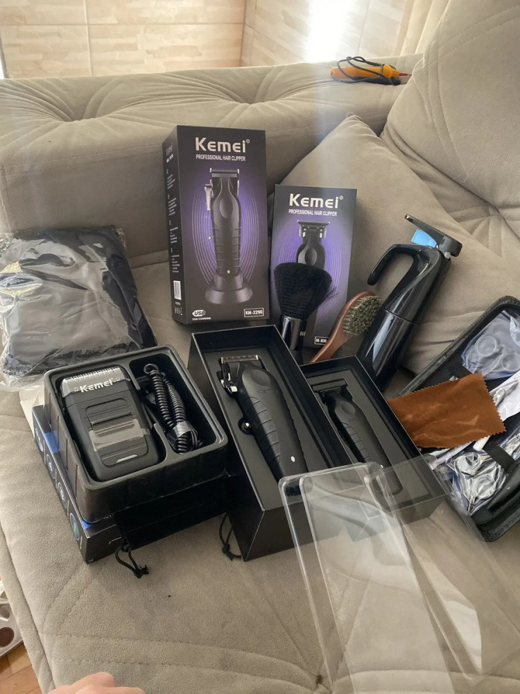 Kit Máquina de Cortar Cabelo Kemei e Tesoura