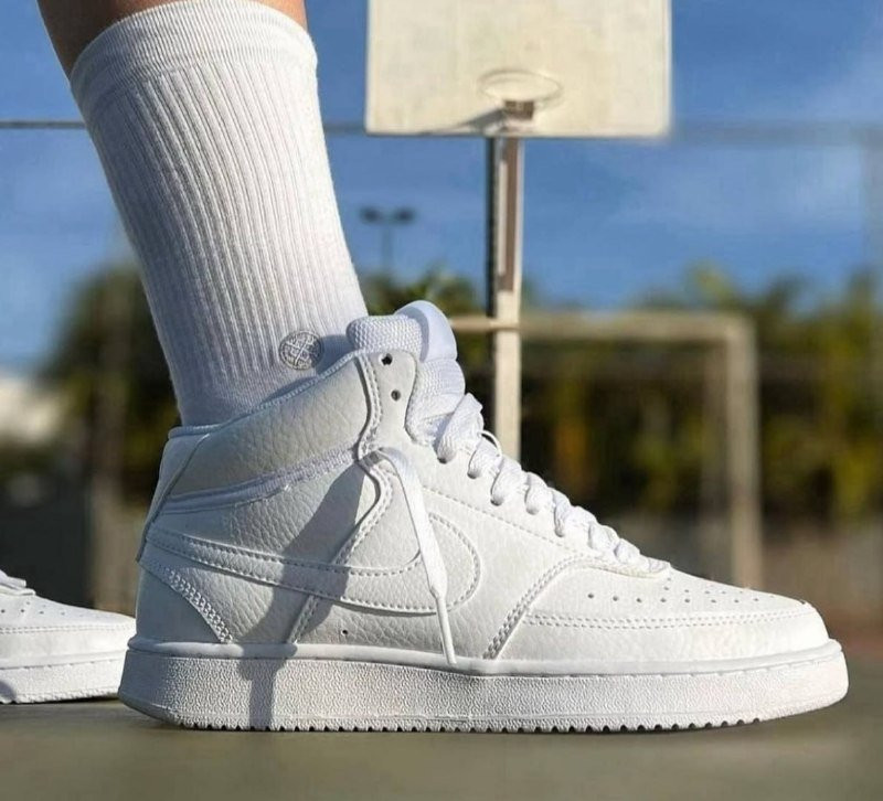 TRIPLE WHITE CANO ALTOOO Tênis Nike Sportswear Court Vision Mid Next Nature