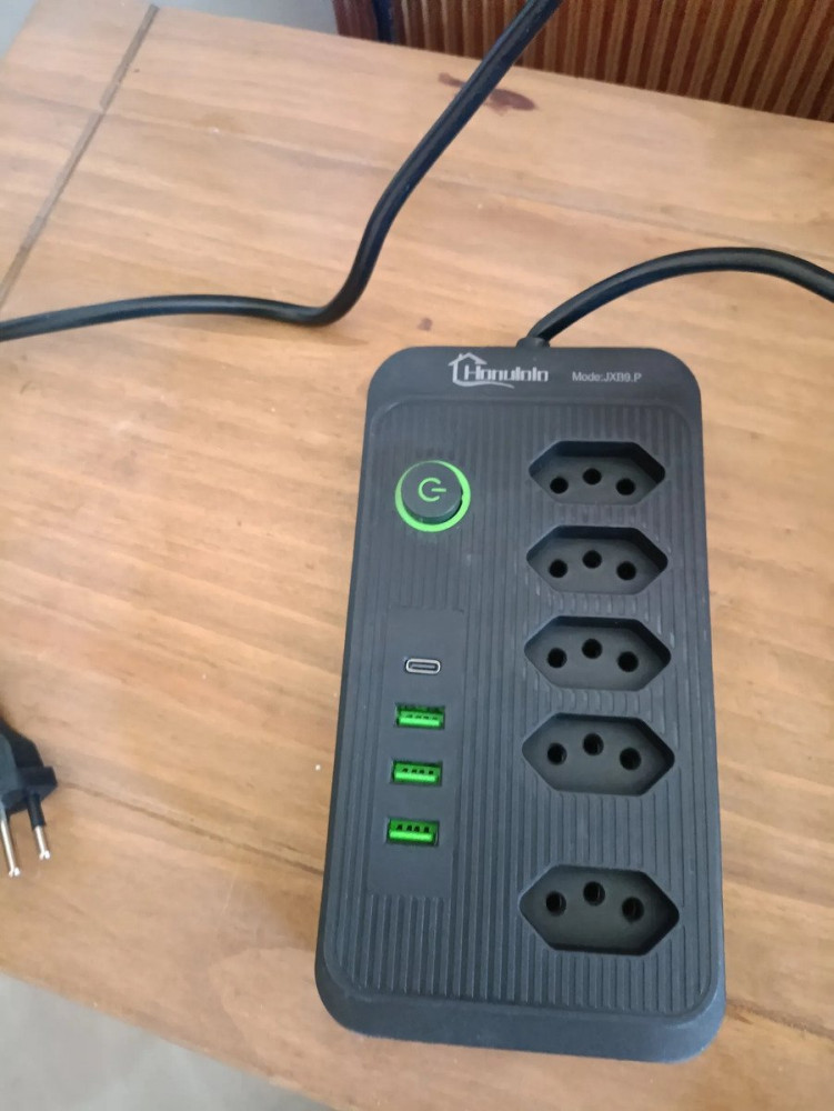 Extensão 5 Tomadas 3 USB Power Bivolt Preto