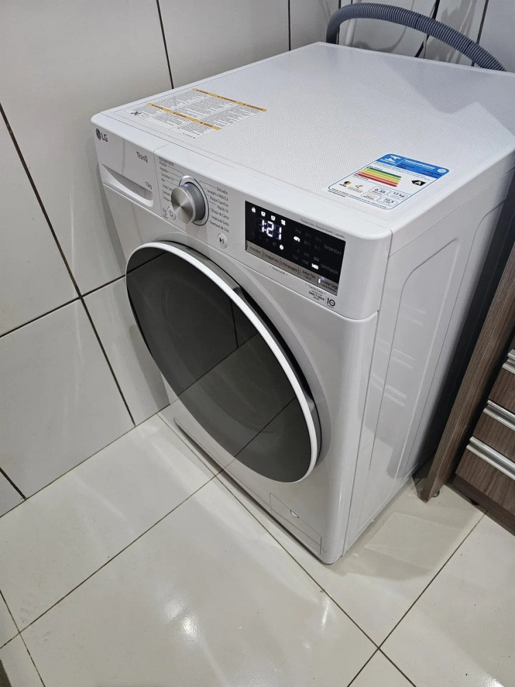 Lavadora Smart LG VC4 13kg AI AIDD FV5013WC4A