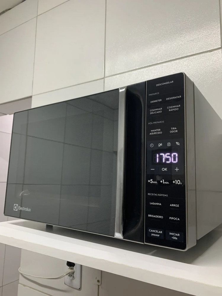 Electrolux Micro-ondas Prata 23L ME23S