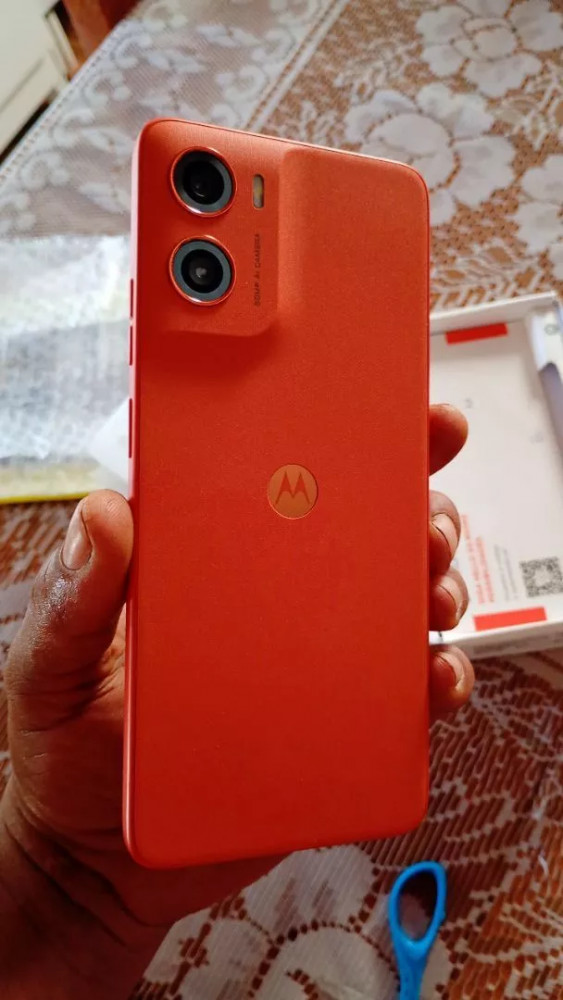 Motorola Moto G06 128GB 12GB RAM Laranja