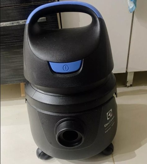Aspirador de Pó e Água Electrolux 1400W